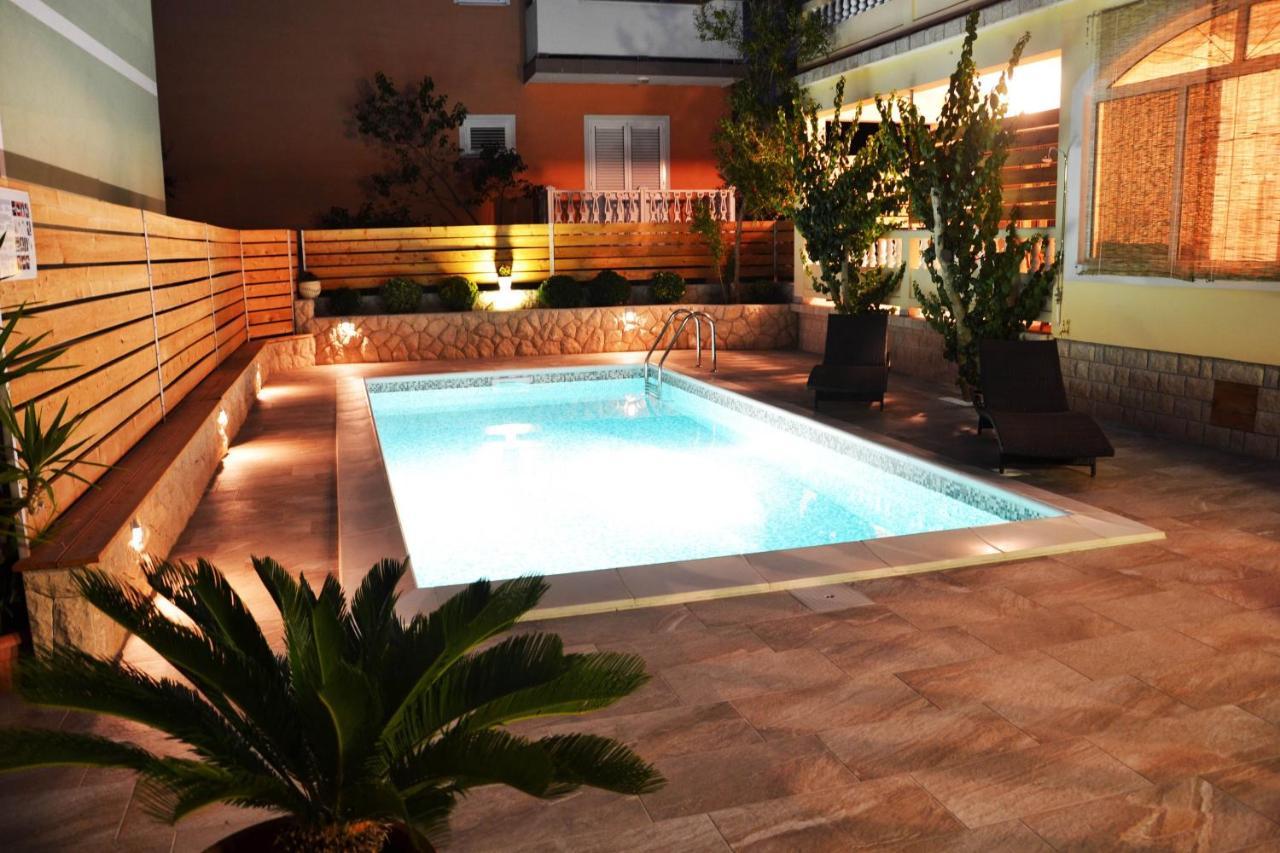 Apartments With A Swimming Pool Banjol, Rab - 11382 Extérieur photo